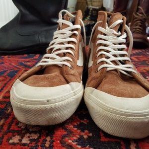NEW IN BOX
VANS BLACK BALL HI SF SHOE 
TAN 